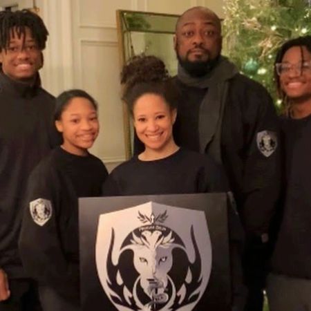 Kiya Tomlin née Winston and her family took a picture on Mother's Day.